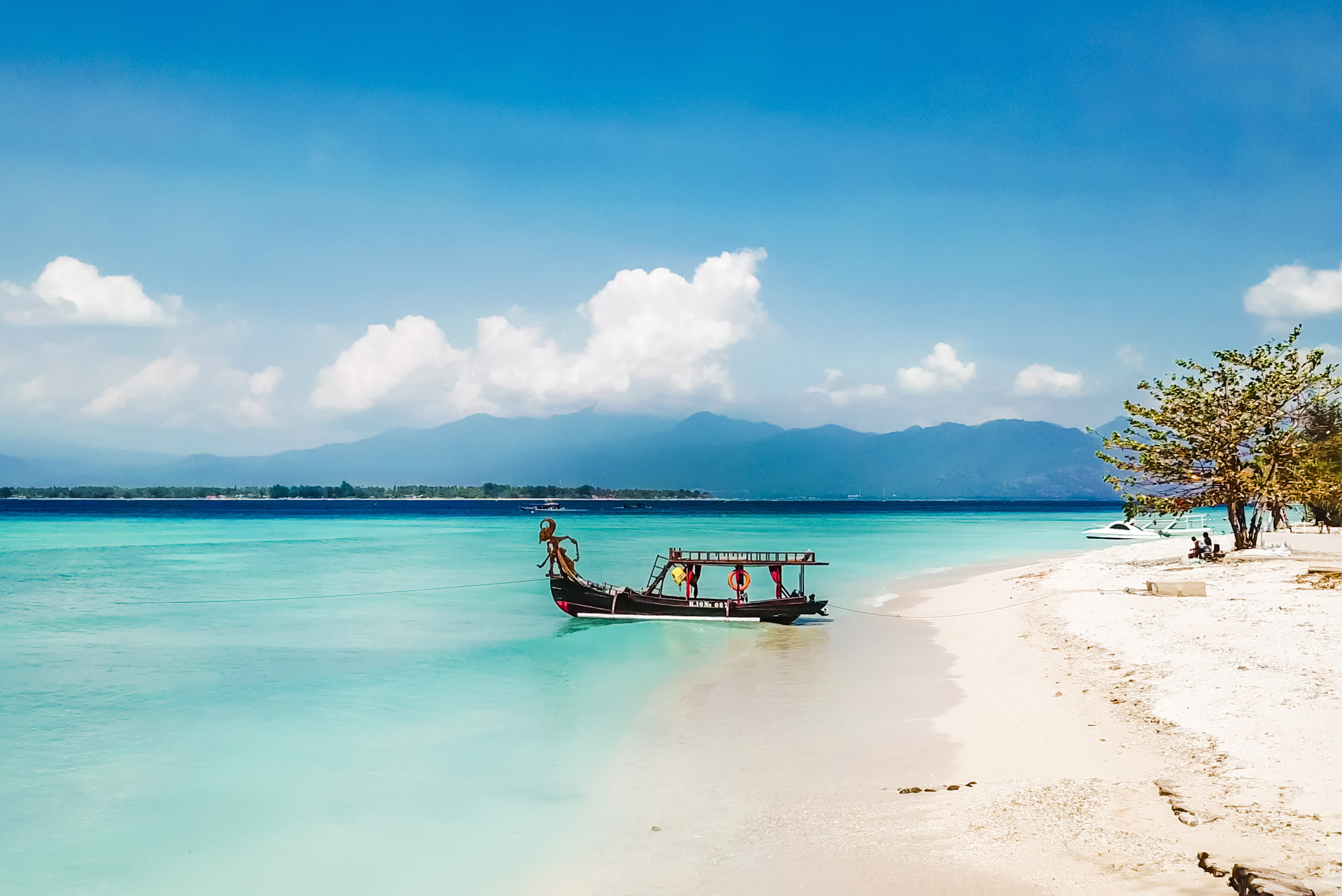 playa tranquila en Indonesia